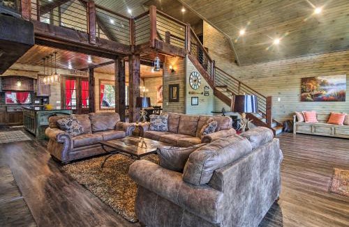 Hochatown House | Stylish Broken Bow Cabin w/Hot Tub + Fire Pit!
