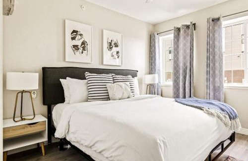 West Colfax Apartment | Stylish City Retreat - King Beds - Walk to Sloans Lake
