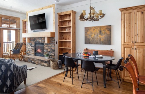 Victor Condo | Stylish Condo in Victor Now Available for Summer 2022 and Beyond!