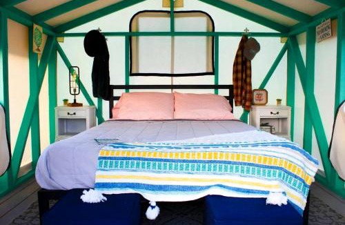 Bridgeport Other | Stylish Lakeside Glamping Cabin with Eastern Sierra Mountain Views near Bridgeport, California