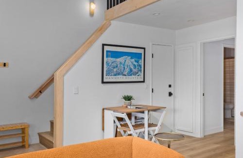 Mammoth Lakes Apartment | Stylish Mammoth 1BR & Loft With Fireplace