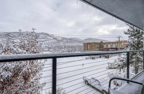 North Park City House | Stylish Park City Condo Walk to Slopes and Main St