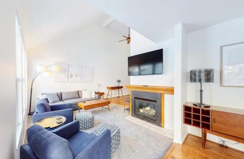 Cottonwood Heights House | Stylish Ski Retreat with a Gas Fireplace Fast WiFi Private Hot Tub & Patio