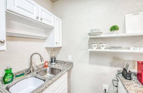 Raisin Apartment | Stylish Studio 89 Brand New from the floor up