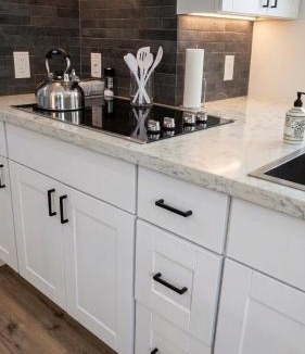 Riviera - Westchester Apartment | Stylish Studio in Oleander Close to Downtown