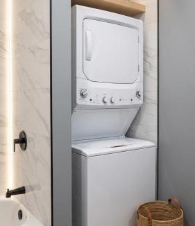 Riviera - Westchester Apartment | Stylish Studio in Oleander Close to Downtown