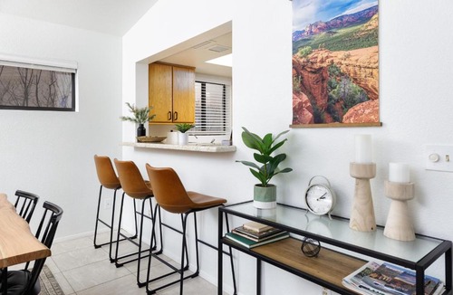 Oak Creek House | Stylish Townhome on Golf Course Red Rock View