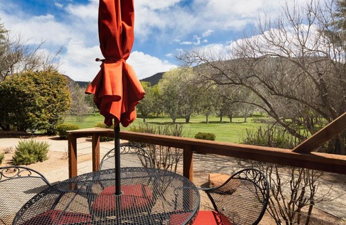 Oak Creek House | Stylish Townhome on Golf Course Red Rock View