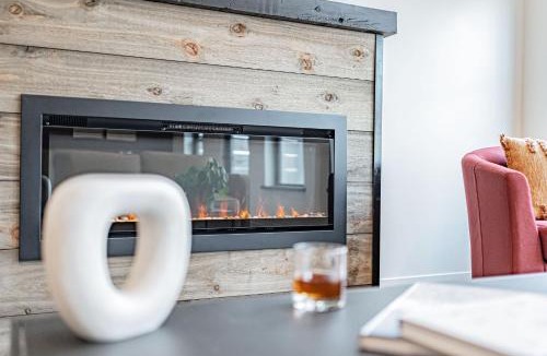 Driggs House | Stylish Townhome Walkable Garage