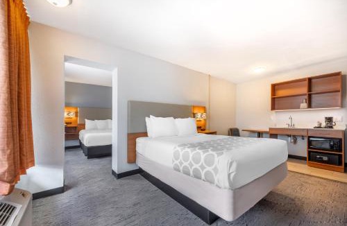 Branson Theater District Hotel | Suburban Studios Branson On The Strip
