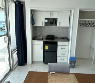 Costera Acapulco Apartment | Suite Frontal a Pie de Playa con Terraza Panorámica