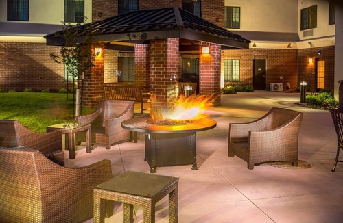 Northfield Apartment | Suite Near the Central Park Rail Station | Free Breakfast Buffet, Pool Access