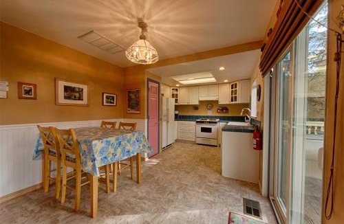 Yosemite West House | Suite Sunshine