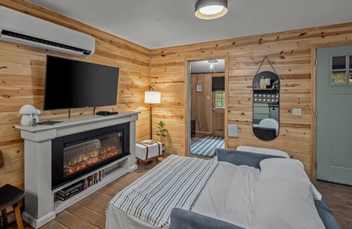 Eureka Springs House | Summer Break, Starlink, Hot Tub, Pets OK