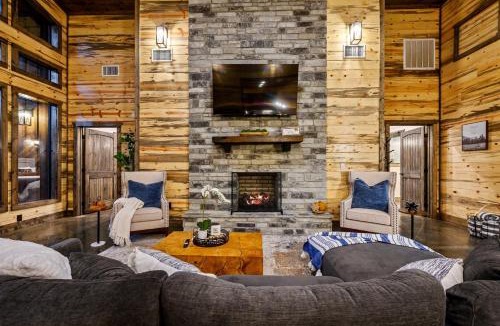 Pickens House | Summer Fun in Broken Bow Luxury Cabin Peaceful Hot Tub, Games