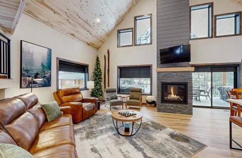 Lead House | Summer Skjol & Ski Haus