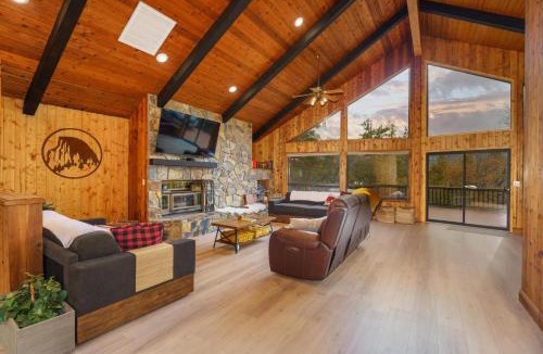 Oakhurst House | Summit Cabin Stunning home Loaded with amenities