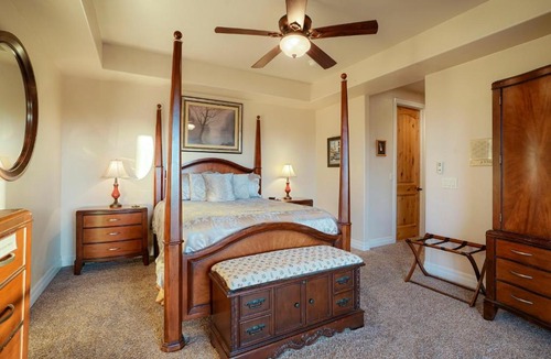 Watkins Bed & Breakfast | Summit Villa BnB