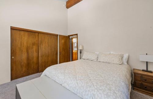 Summit Estates House | Summit X-ross Roads - Just a short drive to the Village and the lake with forest views!
