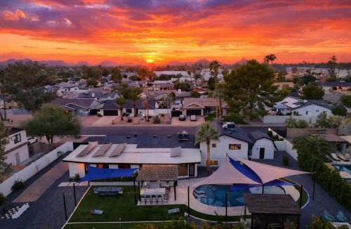 Sunburst Estates House | Sunburst Estate - Pool - Hot Tub - Tons of Games!