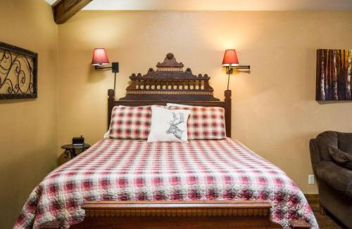 Estes Park House | Sundance Suite, 1 Bedroom with fireplace Dogs OK