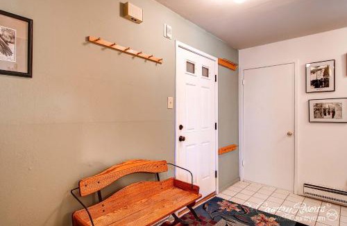Four O'Clock Apartment | Sundowner T6 by Ski Country Resorts