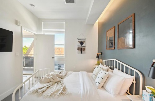 Highland House | Sunlit Escape | 1BR LoHi Loft | Balcony + Patio | Dog-Friendly
