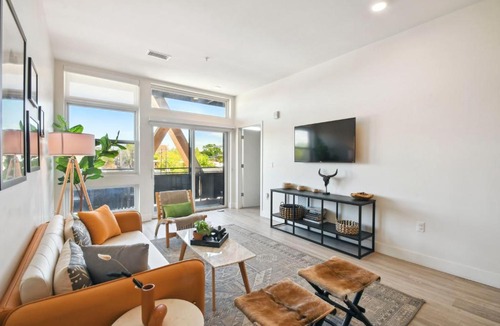 Highland House | Sunlit Escape | 1BR LoHi Loft | Balcony + Patio | Dog-Friendly