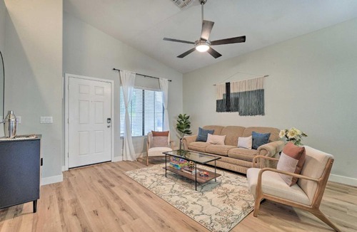 Peoria House | Sunlit Peoria Gem w/Yard: Hike, Golf & Explore!