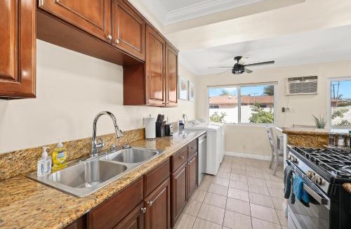 Alhambra Apartment | Sunny & Cheerful Near I-10 Queen Beds w Parking!