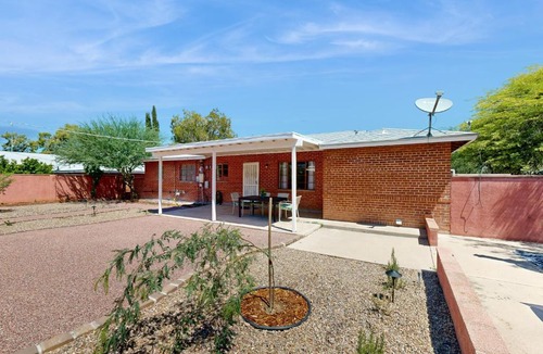 Rosemont West House | Sunny Oasis