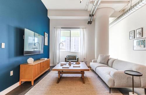Historic Core Apartment | Sunny & Spacious 2BDR & 1BTH in Downtown LA