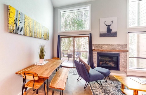 Elkhorn Village House | Sunny Springs
