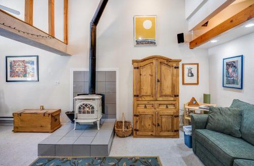 Bear Valley Apartment | Sunny Studio Ski Loft - Creekside #103