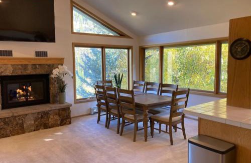 Vail House | Sunny Vail Mountainside Getaway Amazing Location