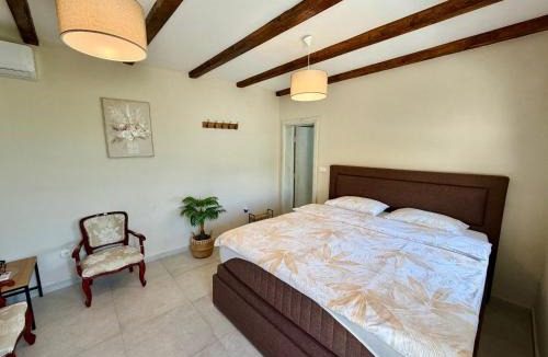 Pricelje House | Sunny village, pool house