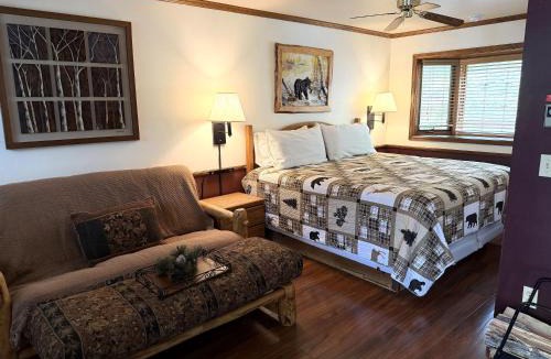 Estes Park Apartment | Sunnyside Knoll- 3 studio