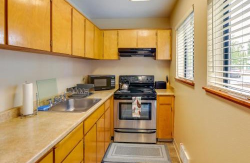Sunriver Apartment | Sunriver Vacation Rental w/Community Hot Tub!