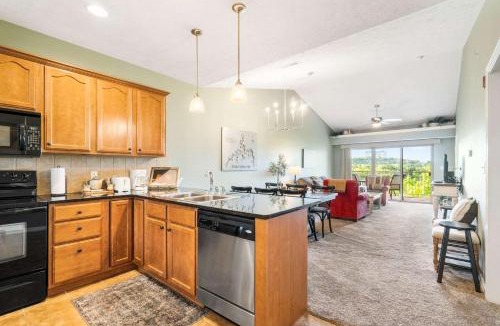 Table Rock House | Sunset Daydream - Elegant Condo on Table Rock