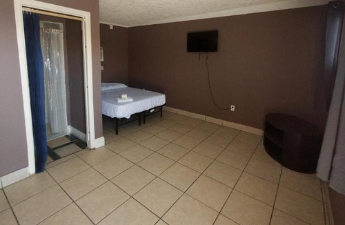 Whitney Hotel | Sunset Motel