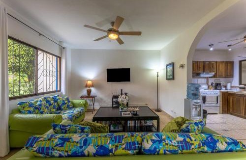 Bejuco House | Sunset Villa, comfortable house steps from the beach