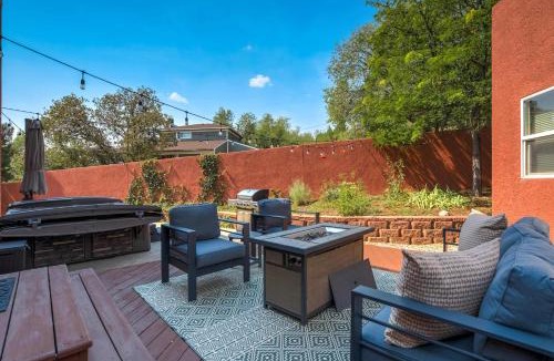 Skyway House | Sunstone Mesa Luxe Broadmoor Getaway w Hot Tub