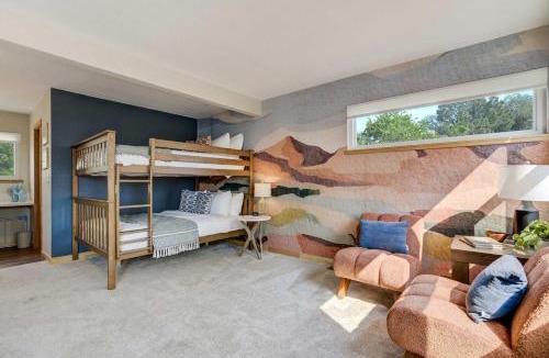Skyway House | Sunstone Mesa Luxe Broadmoor Getaway w Hot Tub