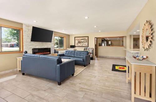 Ankeny Hotel | Super 8 by Wyndham Ankeny/Des Moines Area