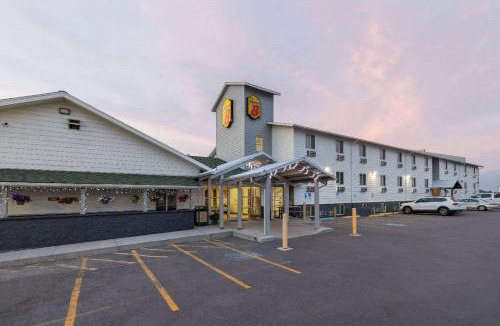 Bozeman Hotel | Super 8 by Wyndham Belgrade/Bozeman Airport