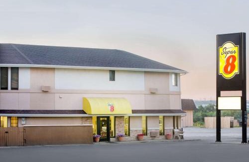Casper Hotel | Super 8 by Wyndham Casper West by the River