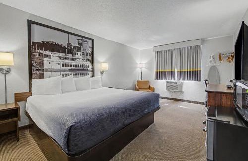Dubuque Hotel | Super 8 by Wyndham Dubuque