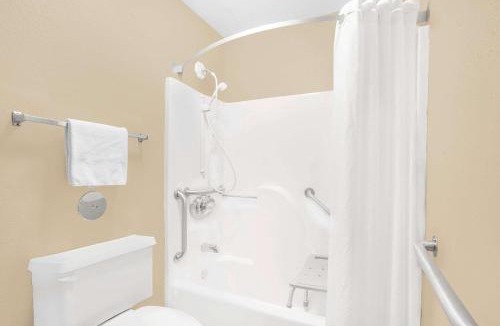 Carbon Cliff Hotel | Super 8 by Wyndham East Moline