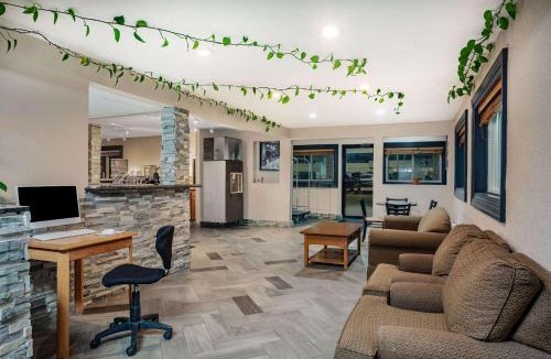 Fort Madison Hotel | Super 8 by Wyndham Fort Madison