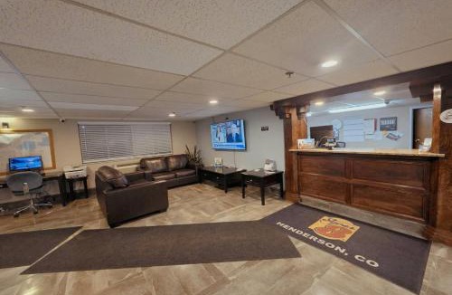 Dupont Hotel | Super 8 by Wyndham Henderson North East Denver